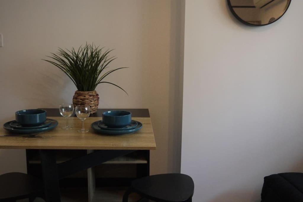 Petit Cocon Douillet Climatise Pour 2 Pers Apartman La Crau Kültér fotó